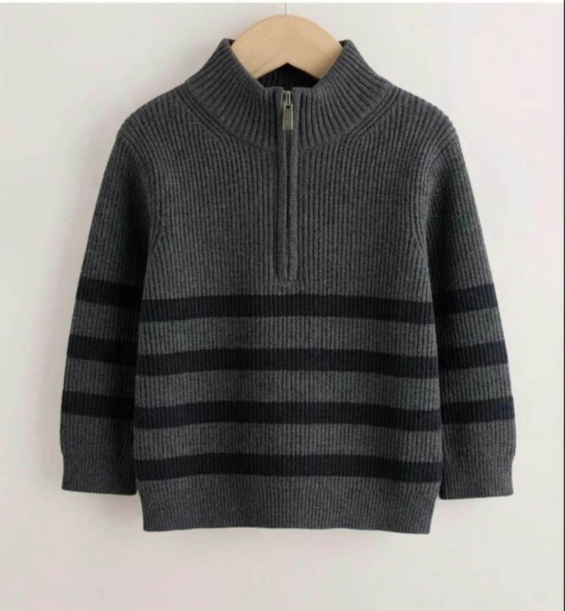 Sweter w pasy dla chłopca - obrazek 3