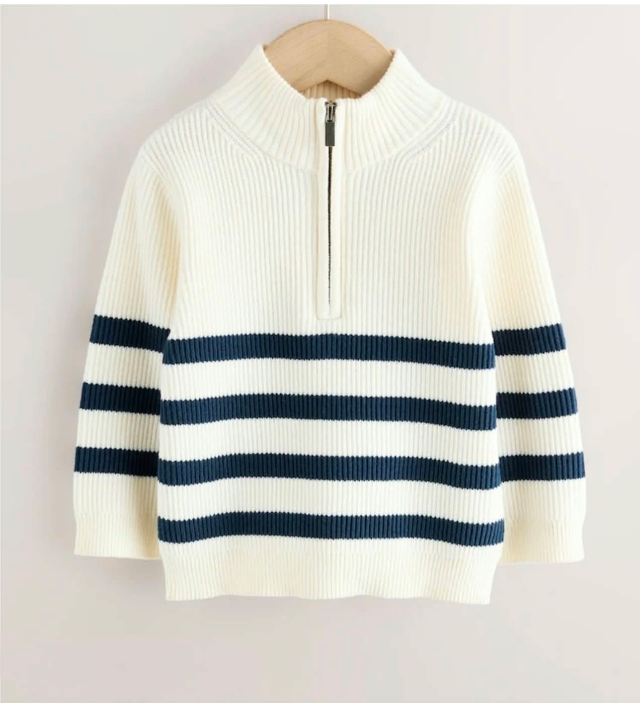 Sweter w pasy dla chłopca - obrazek 2
